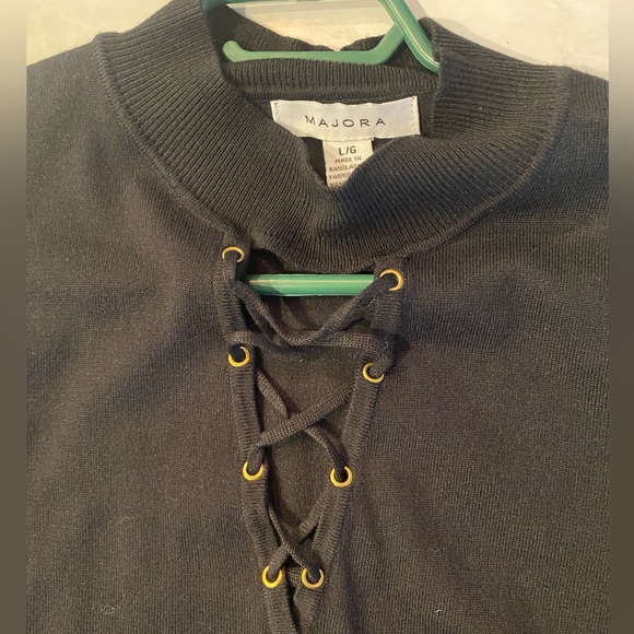 Lace Neck Top With Collar - Picture 2 of 2